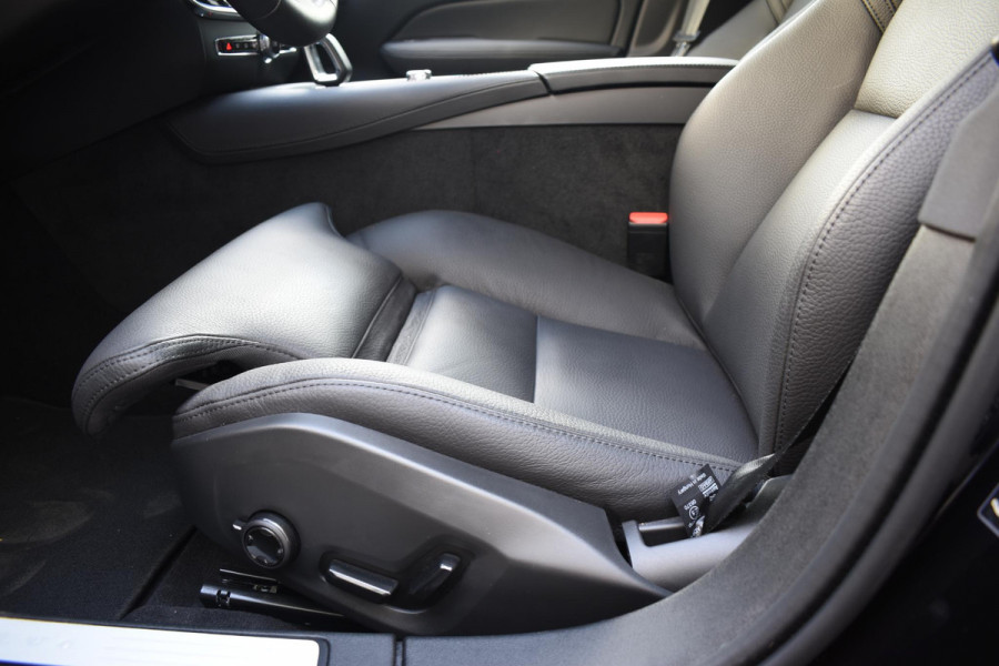 Volvo V60 T6 350PK Automaat AWD Plus Dark / Navigatie / Camera / Adaptieve Cruise Control / Elektrische Stoelen / Leder / LM Velgen /