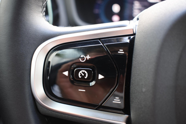 Volvo V60 T6 350PK Automaat AWD Plus Dark / Navigatie / Camera / Adaptieve Cruise Control / Elektrische Stoelen / Leder / LM Velgen /