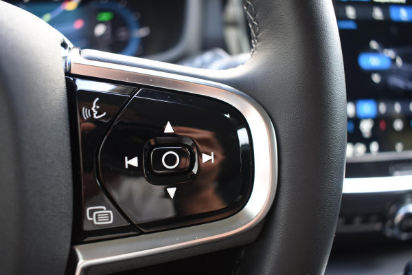 Volvo V60 T6 350PK Automaat AWD Plus Dark / Navigatie / Camera / Adaptieve Cruise Control / Elektrische Stoelen / Leder / LM Velgen /