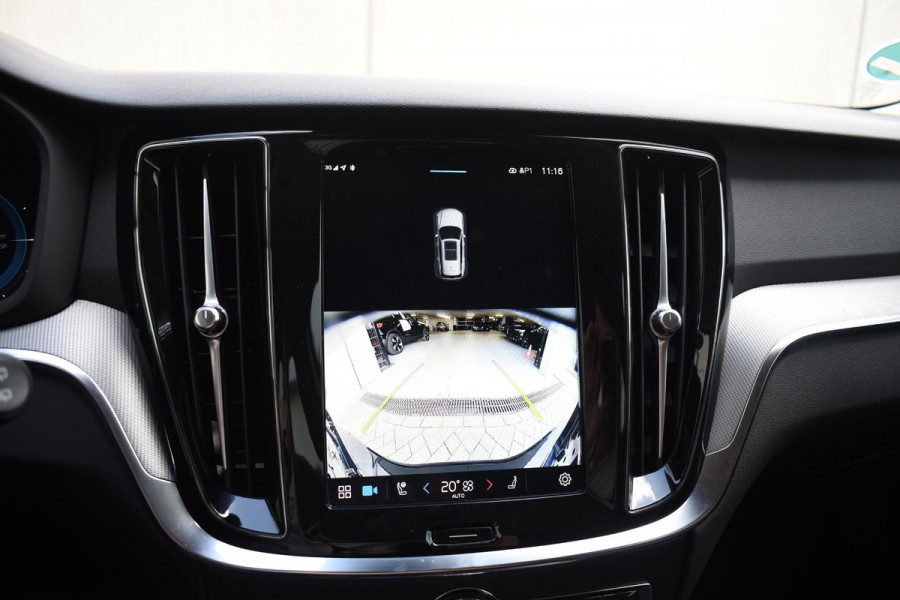 Volvo V60 T6 350PK Automaat AWD Plus Dark / Navigatie / Camera / Adaptieve Cruise Control / Elektrische Stoelen / Leder / LM Velgen /