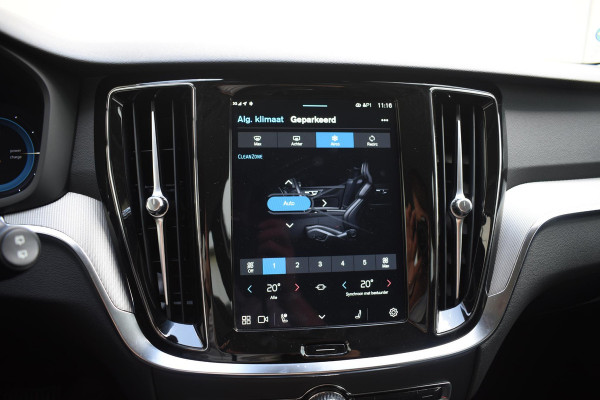 Volvo V60 T6 350PK Automaat AWD Plus Dark / Navigatie / Camera / Adaptieve Cruise Control / Elektrische Stoelen / Leder / LM Velgen /