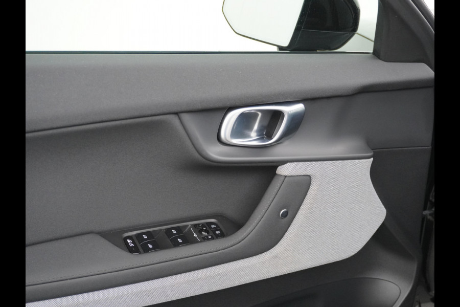 Polestar 2 Long Range 78 kWh Sleutelloos(Telefoon-sleutel) Adaptive-Cruise Carplay Android 360-Camera 19"LM Led-Pixel-Lamp WiFi PDC-a+v Par Phone-Connect.Stoel-Verwarmd 1500kg-trekvermogen OnePedal drive Licht+Zichtpakket 55.000 nieuw!! EBD RemAssist Virtual-Cockpit digiDash Uitparkeer waarschuwing Botswaarsc.syst. Autonoom-Rem Noodrem ESP TCS Hill-Assist Lane Assist Pre-Crash-Syst. Emergency-Call Keyless Ecc tot 150kw snell