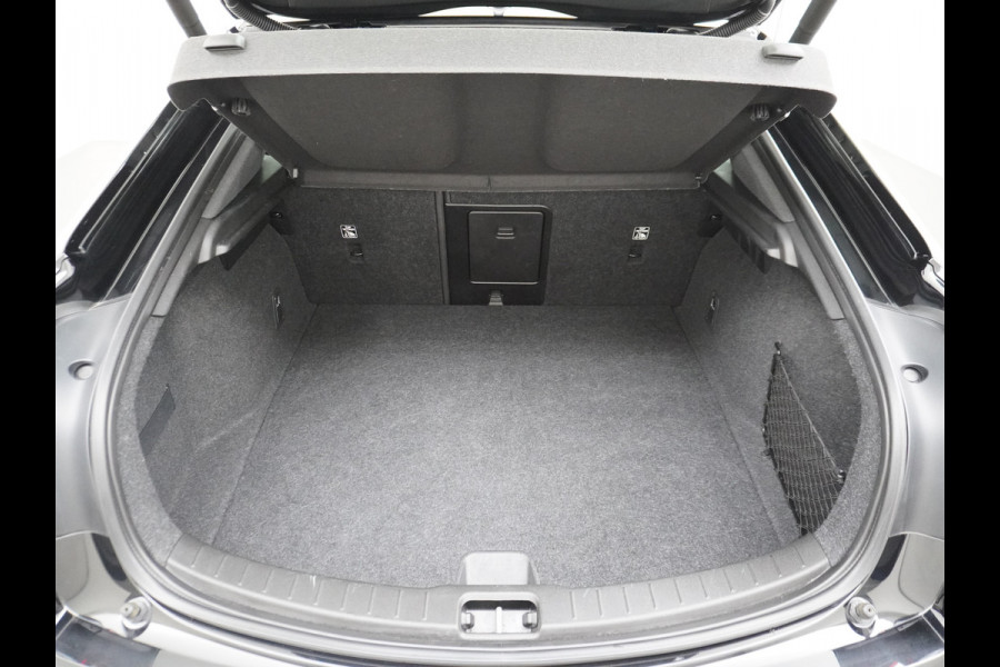 Polestar 2 Long Range 78 kWh Sleutelloos(Telefoon-sleutel) Adaptive-Cruise Carplay Android 360-Camera 19"LM Led-Pixel-Lamp WiFi PDC-a+v Par Phone-Connect.Stoel-Verwarmd 1500kg-trekvermogen OnePedal drive Licht+Zichtpakket 55.000 nieuw!! EBD RemAssist Virtual-Cockpit digiDash Uitparkeer waarschuwing Botswaarsc.syst. Autonoom-Rem Noodrem ESP TCS Hill-Assist Lane Assist Pre-Crash-Syst. Emergency-Call Keyless Ecc tot 150kw snell