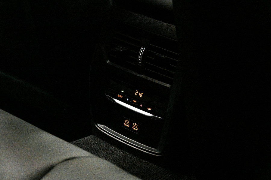 BMW M3 Touring xDrive Competition *Facelift 530pk / Carbon pack / Harman-Kardon / Head-up Display / Surround-view / Memory*