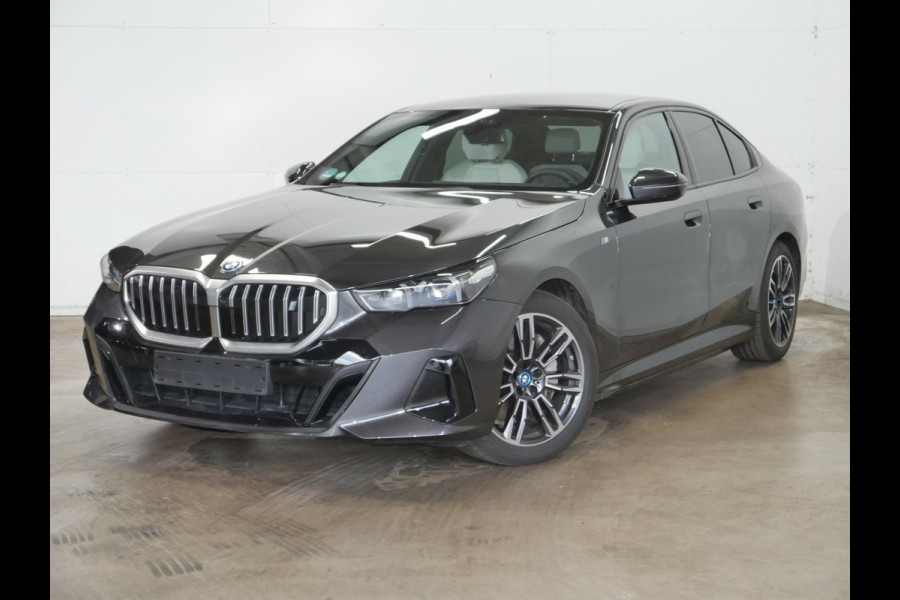 BMW i5 xDrive40 M-Sport - Onderstel Prof - Trekhaak - Bowers & Wilkins - Driving Ass Prof