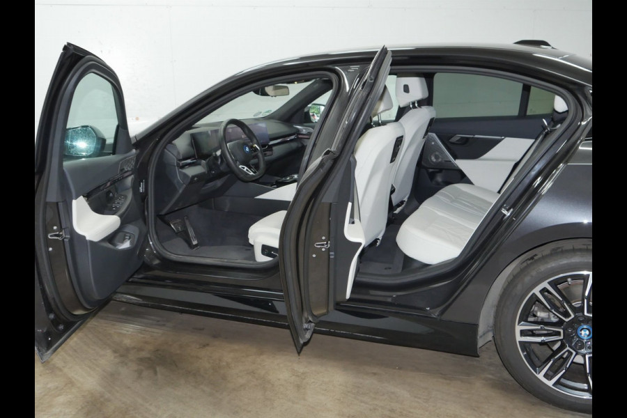 BMW i5 xDrive40 M-Sport - Onderstel Prof - Trekhaak - Bowers & Wilkins - Driving Ass Prof