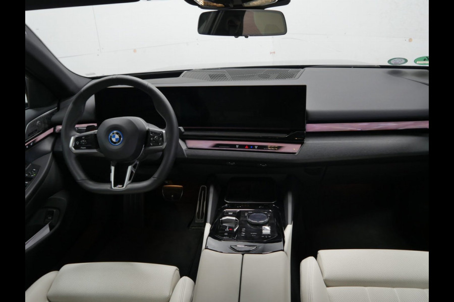 BMW i5 xDrive40 M-Sport - Onderstel Prof - Trekhaak - Bowers & Wilkins - Driving Ass Prof