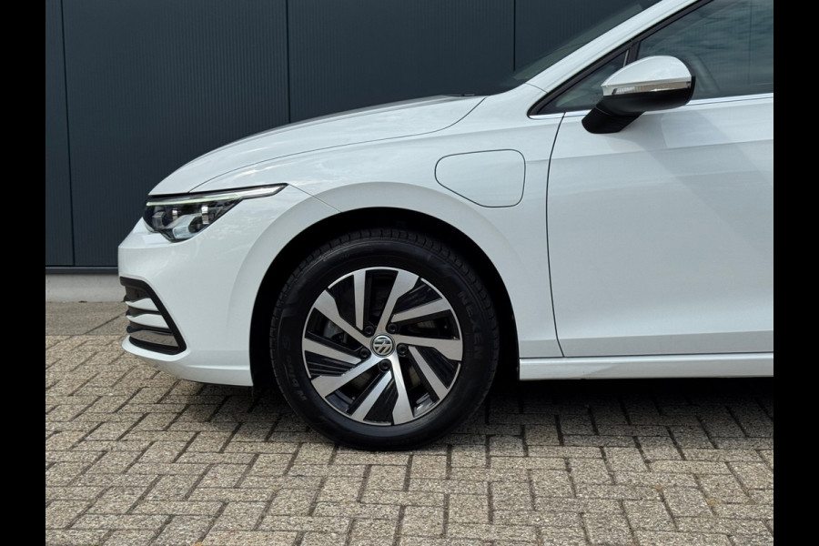 Volkswagen Golf 1.4 eHybrid * Visueel Cockpit * Cruise * Rijstrooksensor * AppleCarPlay *