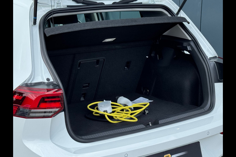 Volkswagen Golf 1.4 eHybrid * Visueel Cockpit * Cruise * Rijstrooksensor * AppleCarPlay *