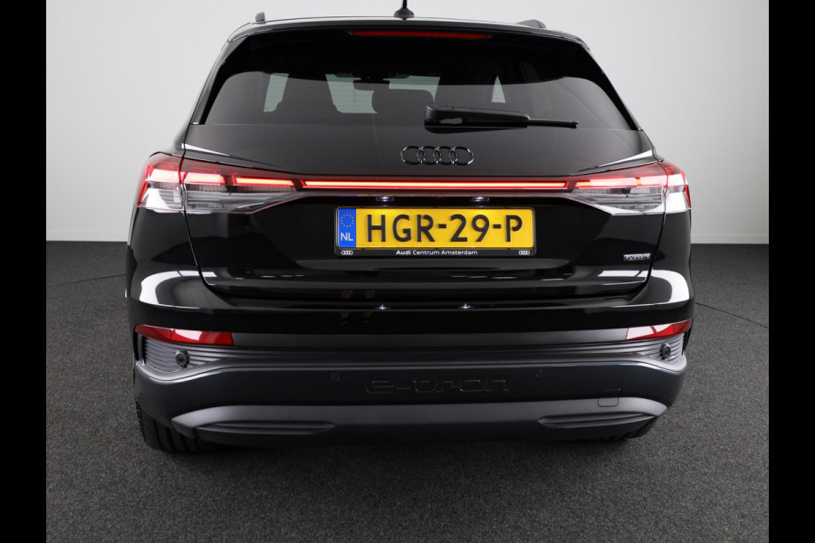 Audi Q4 e-tron 45 quattro Advanced edition 82 kWh 286pk | Panoramadak | 20 inch lichtmetalen velgen | Parkeercamera | Adaptieve cruise controle
