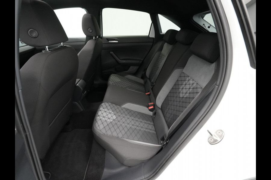 Volkswagen Taigo 1.0 TSI 110pk R-Line Panorama Navi via App Pdc Airco 123