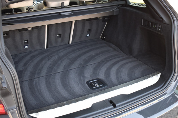 BMW 3 Serie Touring 330e xDrive M-Sport 292 Pk Pano Memory Head-Up Laser Vol Leder 19 Inch