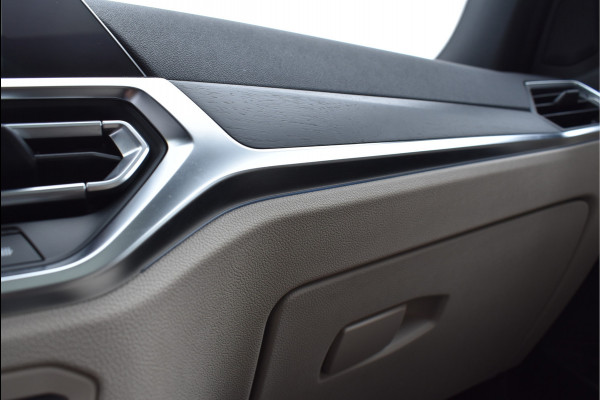 BMW 3 Serie Touring 330e xDrive M-Sport 292 Pk Pano Memory Head-Up Laser Vol Leder 19 Inch