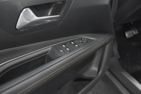 Peugeot 3008 1.6 PureTech 180 GT Line | Camera | Dodehoekdetectie | Adaptieve Cruise Control | Elektronische Kofferklep