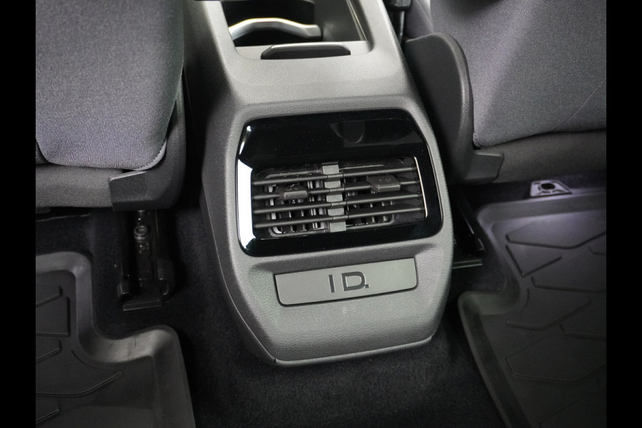 Volkswagen ID.4 170PK 52kWh Pure Cruise control adaptief Apple Carplay/Android Auto Navi Ecc Pdc Head-Up Display DAB Keyless Led Koplampen Lmv W Multimedia Pakket Plus Dynamische besturing Geluidsisolerend glas Connected services Draadloze telefoonlader Verkeersbord detectie Nieuwprijs € 40.405,-