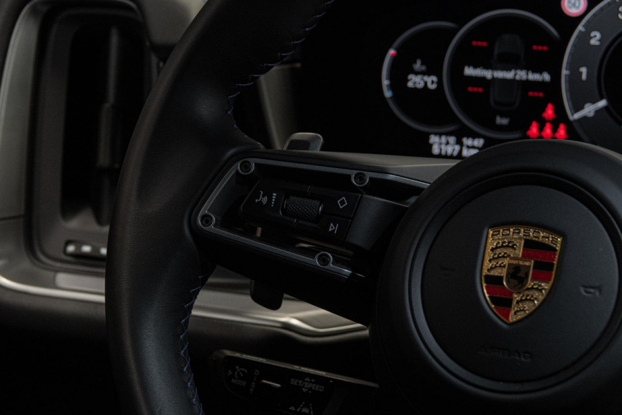 Porsche Cayenne 3.0 E-Hybrid *Burmester 3D / Achteras-besturing / Panorama / Passenger-display / Keyless / HUD*