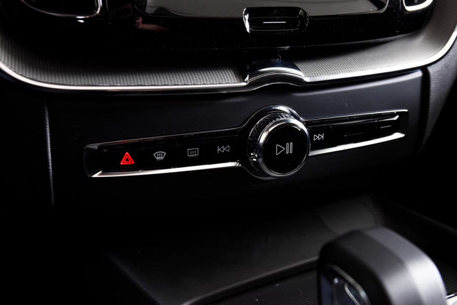 Volvo XC60 2.0 T6 Plug-in hybrid AWD Plus Dark | S/K-Panodak | Dig. Cockpit | Adapt. Cruise | Memory Stoelen | Elek. Klep | Stoel-+stuurverw. | 360 Camera | Harman/Kardon | NAV+App. Connect | LM 19" | 9452