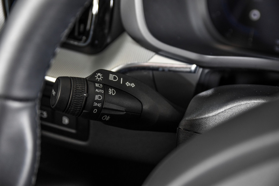 Volvo XC60 2.0 T6 Plug-in hybrid AWD Plus Dark | S/K-Panodak | Dig. Cockpit | Adapt. Cruise | Memory Stoelen | Elek. Klep | Stoel-+stuurverw. | 360 Camera | Harman/Kardon | NAV+App. Connect | LM 19" | 9452