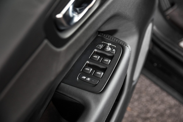 Volvo XC60 2.0 T6 Plug-in hybrid AWD Plus Dark | S/K-Panodak | Dig. Cockpit | Adapt. Cruise | Memory Stoelen | Elek. Klep | Stoel-+stuurverw. | 360 Camera | Harman/Kardon | NAV+App. Connect | LM 19" | 9452