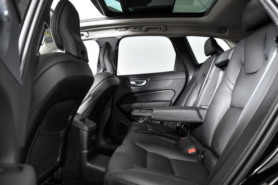 Volvo XC60 2.0 T6 Plug-in hybrid AWD Plus Dark | S/K-Panodak | Dig. Cockpit | Adapt. Cruise | Memory Stoelen | Elek. Klep | Stoel-+stuurverw. | 360 Camera | Harman/Kardon | NAV+App. Connect | LM 19" | 9452
