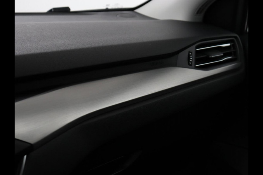 Ford Focus 1.0 EcoBoost Titanium X | Stoel & stuurverwarming | Trekhaak | Adaptive cruise | Camera | Full LED | Carplay | B&O Sound | Digital Cockpit | Keyless | Climate control