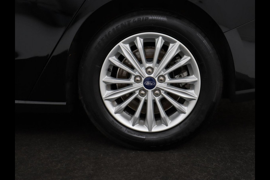 Ford Focus 1.0 EcoBoost Titanium X | Stoel & stuurverwarming | Trekhaak | Adaptive cruise | Camera | Full LED | Carplay | B&O Sound | Digital Cockpit | Keyless | Climate control