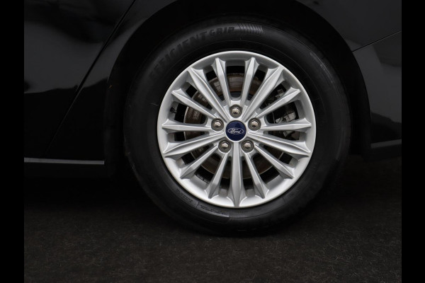 Ford Focus 1.0 EcoBoost Titanium X | Stoel & stuurverwarming | Trekhaak | Adaptive cruise | Camera | Full LED | Carplay | B&O Sound | Digital Cockpit | Keyless | Climate control