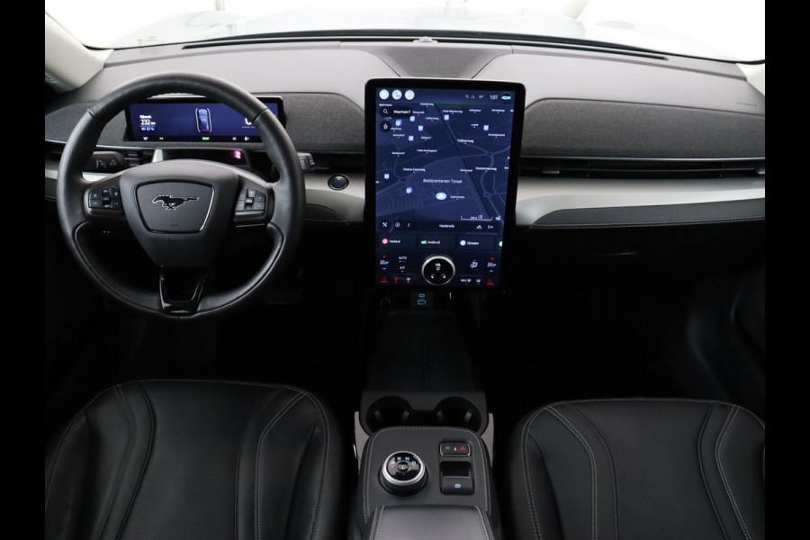 Ford Mustang Mach-E RWD 75 kWh | Panoramadak | Leder | Trekhaak | Stoelverwarming | Adaptive cruise | 360 camera | Adaptive cruise | B&O Sound | Stuurverwarming