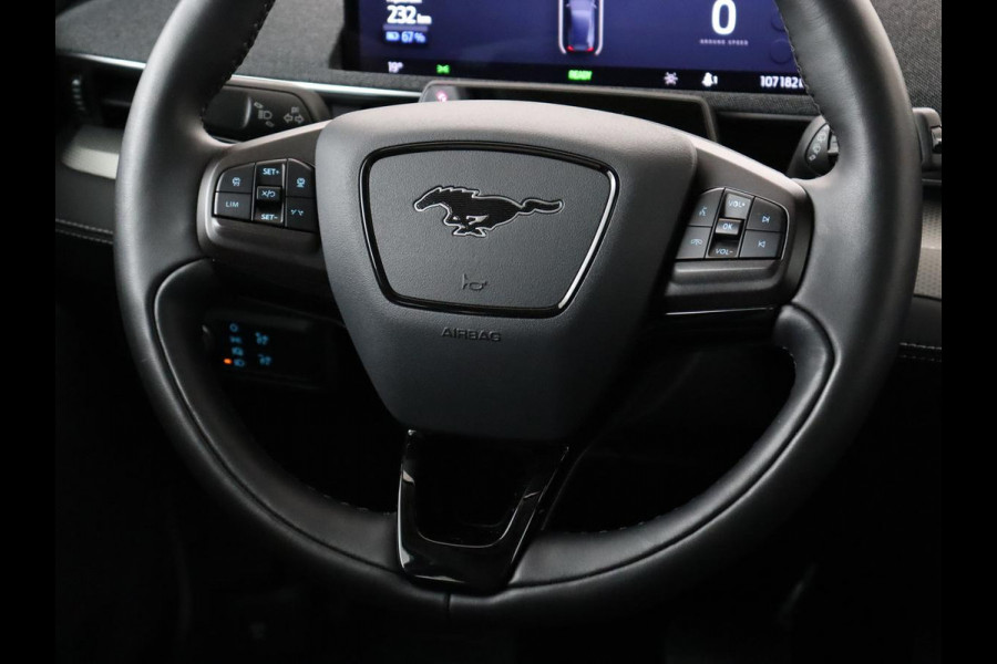 Ford Mustang Mach-E RWD 75 kWh | Panoramadak | Leder | Trekhaak | Stoelverwarming | Adaptive cruise | 360 camera | Adaptive cruise | B&O Sound | Stuurverwarming