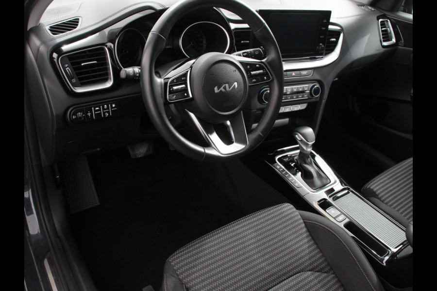 Kia Ceed Sportswagon 1.6 GDI PHEV DynamicLine DEMO!! Achteruitrijcamera Stuurverwarming Stoel verwarming Climate control LED Keyless start/ entry Parkeersensoren achter Adaptieve cruise control Lane assist