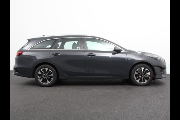 Kia Ceed Sportswagon 1.6 GDI PHEV DynamicLine DEMO!! Achteruitrijcamera Stuurverwarming Stoel verwarming Climate control LED Keyless start/ entry Parkeersensoren achter Adaptieve cruise control Lane assist