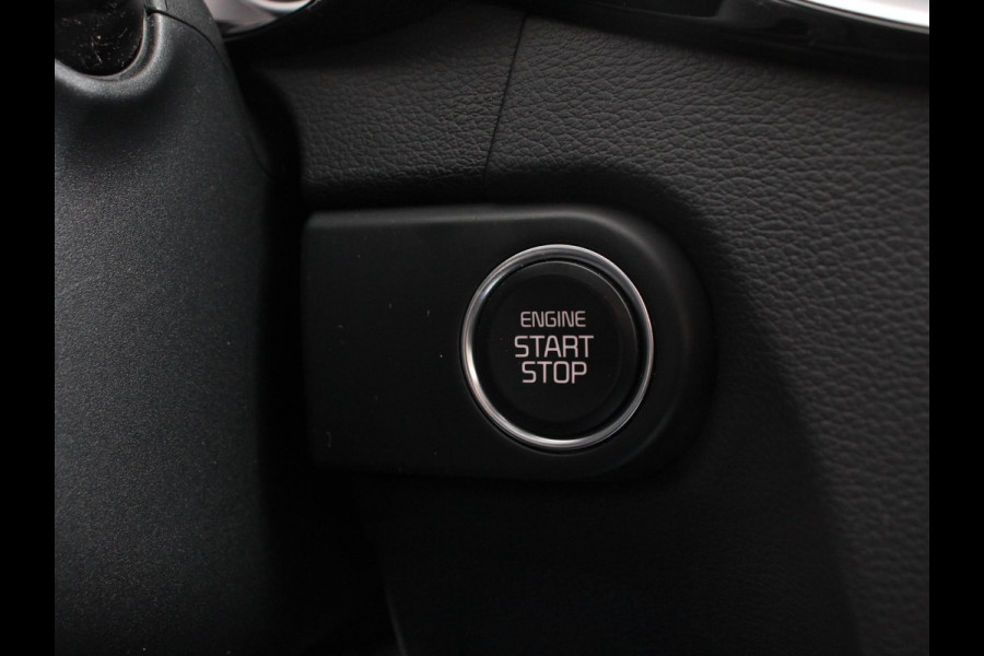 Kia Ceed Sportswagon 1.6 GDI PHEV DynamicLine DEMO!! Achteruitrijcamera Stuurverwarming Stoel verwarming Climate control LED Keyless start/ entry Parkeersensoren achter Adaptieve cruise control Lane assist