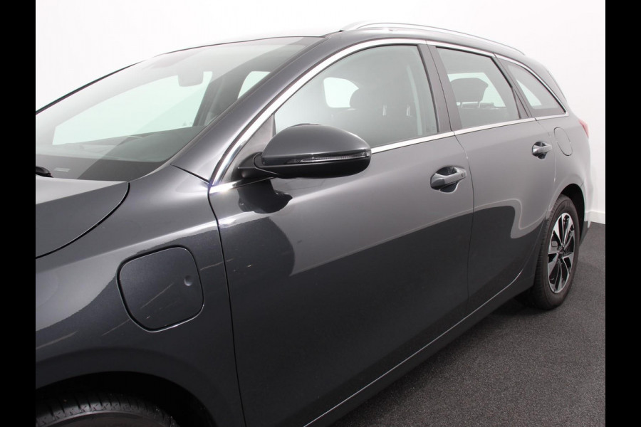 Kia Ceed Sportswagon 1.6 GDI PHEV DynamicLine DEMO!! Achteruitrijcamera Stuurverwarming Stoel verwarming Climate control LED Keyless start/ entry Parkeersensoren achter Adaptieve cruise control Lane assist