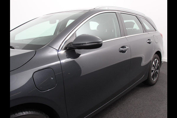 Kia Ceed Sportswagon 1.6 GDI PHEV DynamicLine DEMO!! Achteruitrijcamera Stuurverwarming Stoel verwarming Climate control LED Keyless start/ entry Parkeersensoren achter Adaptieve cruise control Lane assist