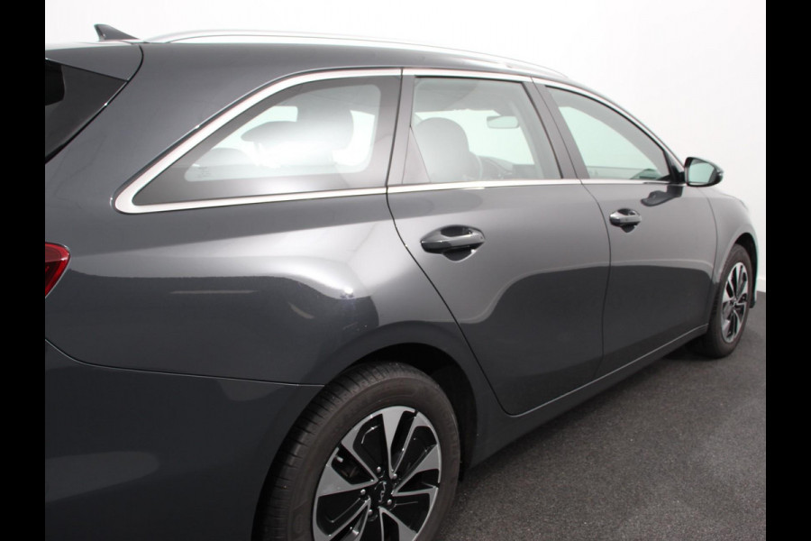 Kia Ceed Sportswagon 1.6 GDI PHEV DynamicLine DEMO!! Achteruitrijcamera Stuurverwarming Stoel verwarming Climate control LED Keyless start/ entry Parkeersensoren achter Adaptieve cruise control Lane assist