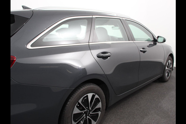 Kia Ceed Sportswagon 1.6 GDI PHEV DynamicLine DEMO!! Achteruitrijcamera Stuurverwarming Stoel verwarming Climate control LED Keyless start/ entry Parkeersensoren achter Adaptieve cruise control Lane assist