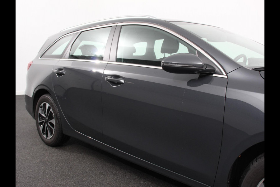 Kia Ceed Sportswagon 1.6 GDI PHEV DynamicLine DEMO!! Achteruitrijcamera Stuurverwarming Stoel verwarming Climate control LED Keyless start/ entry Parkeersensoren achter Adaptieve cruise control Lane assist