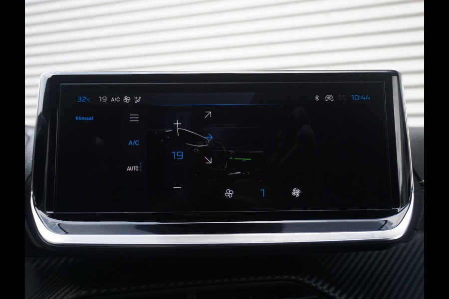 Peugeot 208 1.2 Hybrid 110 e-DCS6 GT Alcantara interieur
