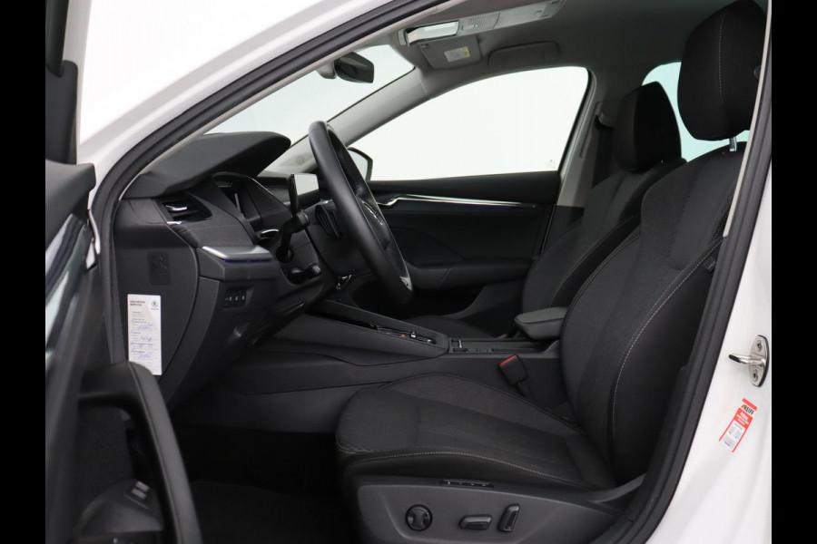 Škoda Octavia 1.4 TSI iV Business Edition Plus | Head-Up | Camera | Stoelverwarming | Side Assist | Achterbankverwarming | Carplay | Keyless | Elektrische voorstoelen | Memory | Sfeerverlichting | Navigatie | PHEV