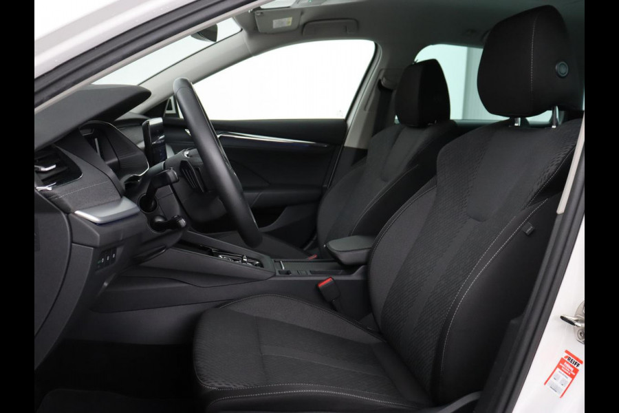 Škoda Octavia 1.4 TSI iV Business Edition Plus | Head-Up | Camera | Stoelverwarming | Side Assist | Achterbankverwarming | Carplay | Keyless | Elektrische voorstoelen | Memory | Sfeerverlichting | Navigatie | PHEV