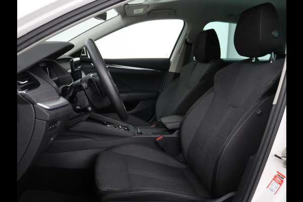 Škoda Octavia 1.4 TSI iV Business Edition Plus | Head-Up | Camera | Stoelverwarming | Side Assist | Achterbankverwarming | Carplay | Keyless | Elektrische voorstoelen | Memory | Sfeerverlichting | Navigatie | PHEV