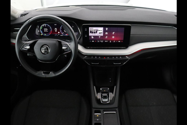 Škoda Octavia 1.4 TSI iV Business Edition Plus | Head-Up | Camera | Stoelverwarming | Side Assist | Achterbankverwarming | Carplay | Keyless | Elektrische voorstoelen | Memory | Sfeerverlichting | Navigatie | PHEV