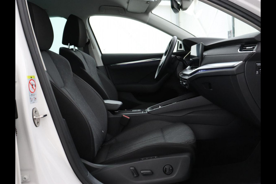 Škoda Octavia 1.4 TSI iV Business Edition Plus | Head-Up | Camera | Stoelverwarming | Side Assist | Achterbankverwarming | Carplay | Keyless | Elektrische voorstoelen | Memory | Sfeerverlichting | Navigatie | PHEV