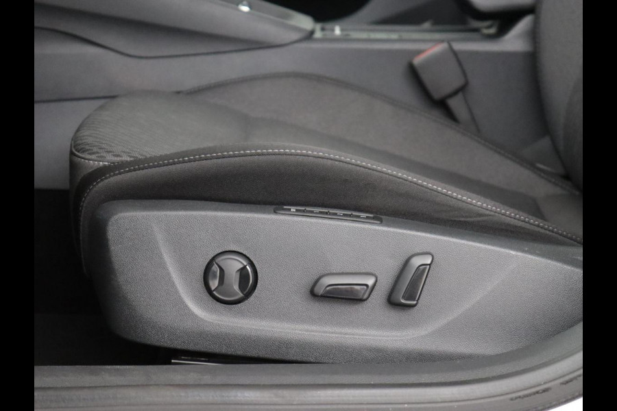 Škoda Octavia 1.4 TSI iV Business Edition Plus | Head-Up | Camera | Stoelverwarming | Side Assist | Achterbankverwarming | Carplay | Keyless | Elektrische voorstoelen | Memory | Sfeerverlichting | Navigatie | PHEV