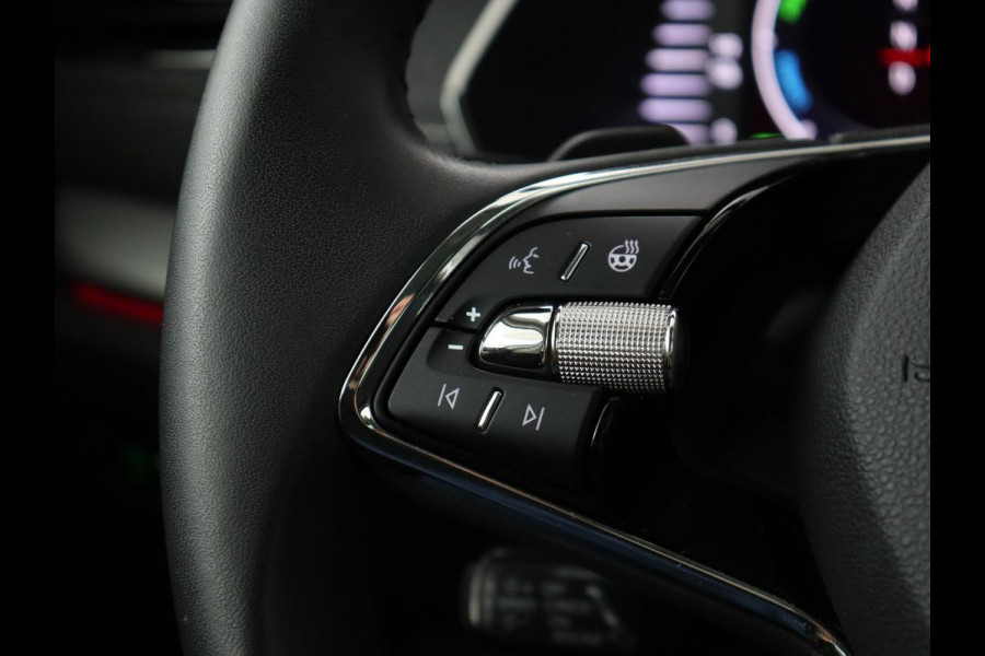 Škoda Octavia 1.4 TSI iV Business Edition Plus | Head-Up | Camera | Stoelverwarming | Side Assist | Achterbankverwarming | Carplay | Keyless | Elektrische voorstoelen | Memory | Sfeerverlichting | Navigatie | PHEV