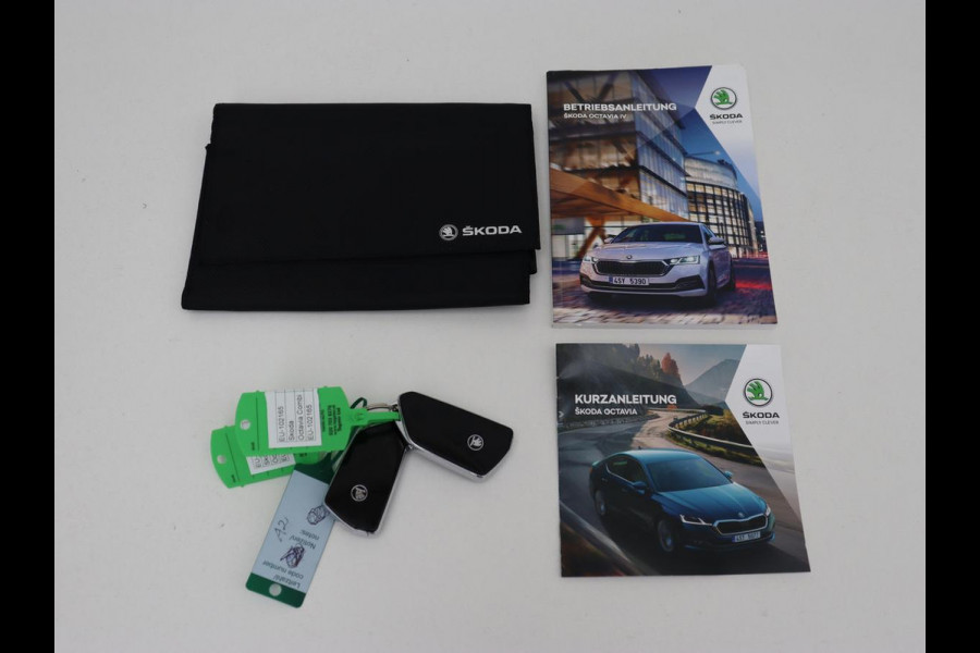 Škoda Octavia 1.4 TSI iV Business Edition Plus | Head-Up | Camera | Stoelverwarming | Side Assist | Achterbankverwarming | Carplay | Keyless | Elektrische voorstoelen | Memory | Sfeerverlichting | Navigatie | PHEV