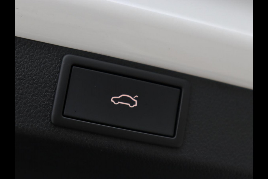 Škoda Octavia 1.4 TSI iV Business Edition Plus | Head-Up | Camera | Stoelverwarming | Side Assist | Achterbankverwarming | Carplay | Keyless | Elektrische voorstoelen | Memory | Sfeerverlichting | Navigatie | PHEV