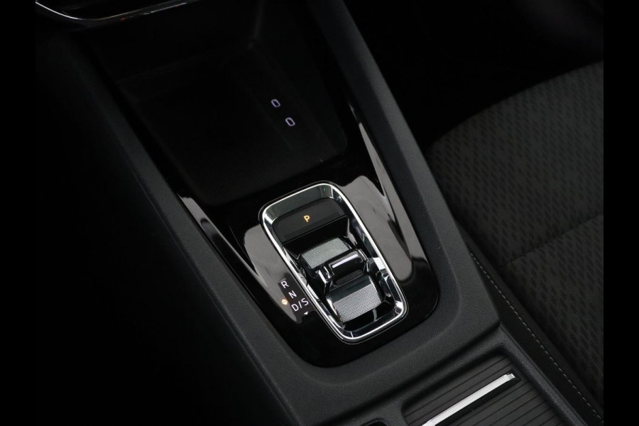Škoda Octavia 1.4 TSI iV Business Edition Plus | Head-Up | Camera | Stoelverwarming | Side Assist | Achterbankverwarming | Carplay | Keyless | Elektrische voorstoelen | Memory | Sfeerverlichting | Navigatie | PHEV