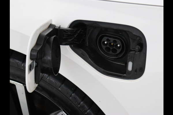 Škoda Octavia 1.4 TSI iV Business Edition Plus | Head-Up | Camera | Stoelverwarming | Side Assist | Achterbankverwarming | Carplay | Keyless | Elektrische voorstoelen | Memory | Sfeerverlichting | Navigatie | PHEV