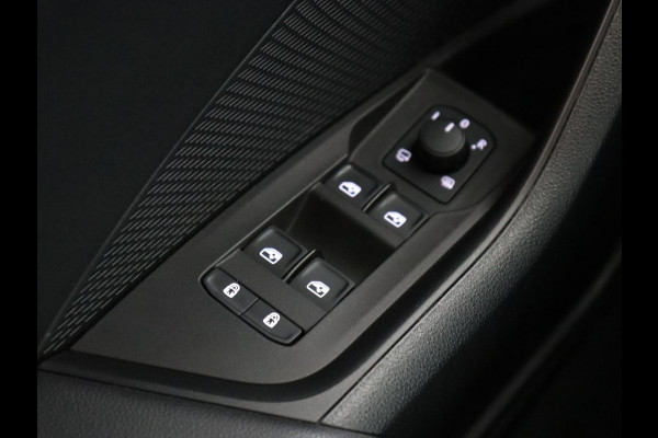 Škoda Octavia 1.4 TSI iV Business Edition Plus | Head-Up | Camera | Stoelverwarming | Side Assist | Achterbankverwarming | Carplay | Keyless | Elektrische voorstoelen | Memory | Sfeerverlichting | Navigatie | PHEV